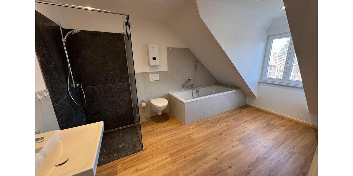 Dachgeschoßwohnung Lüneburg Ebensberg - 2 Zimmer, 120 m&sup2;, 1.500&euro; | Angebot:25648228