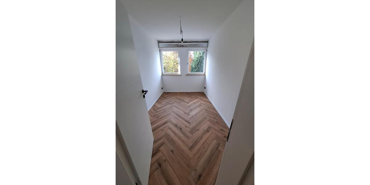 Erstbezug nach Kernsanierung: 5-Zimmer Wohnung mit Balkon 4 zimmer