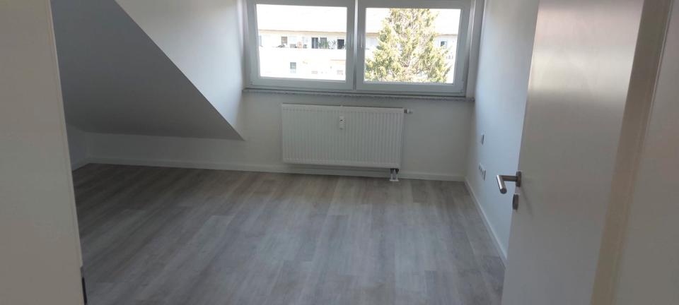 Dachgeschoßwohnung Singen (Hohentwiel) - 3 Zimmer, 70 m&sup2;, 1.050&euro; | Angebot:26489759