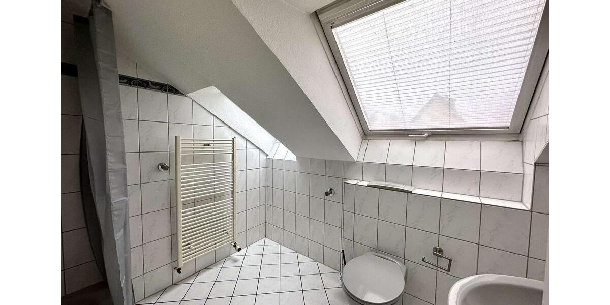 Dachgeschoßwohnung Oberhausen - 3 Zimmer, 85 m&sup2;, 595&euro; | Angebot:26532496