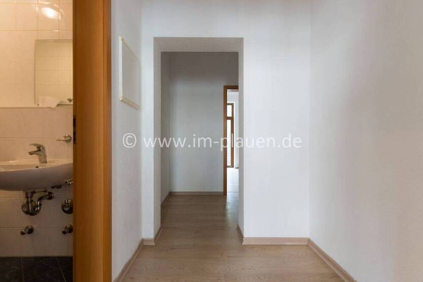 Plauen-Haselbrunn: Günstige 2-Zimmerwohnung mit Balkon & EBK