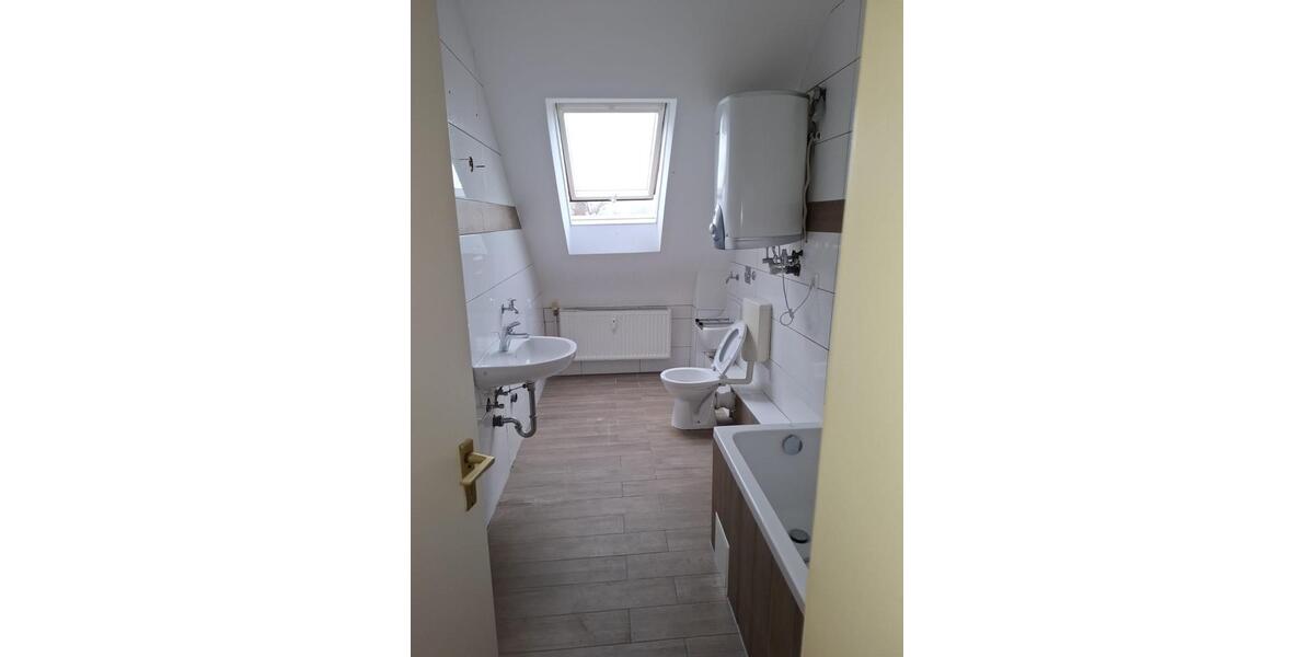 Dachgeschoßwohnung Bous - 3 Zimmer, 90 m&sup2;, 600&euro; | Angebot:24627985