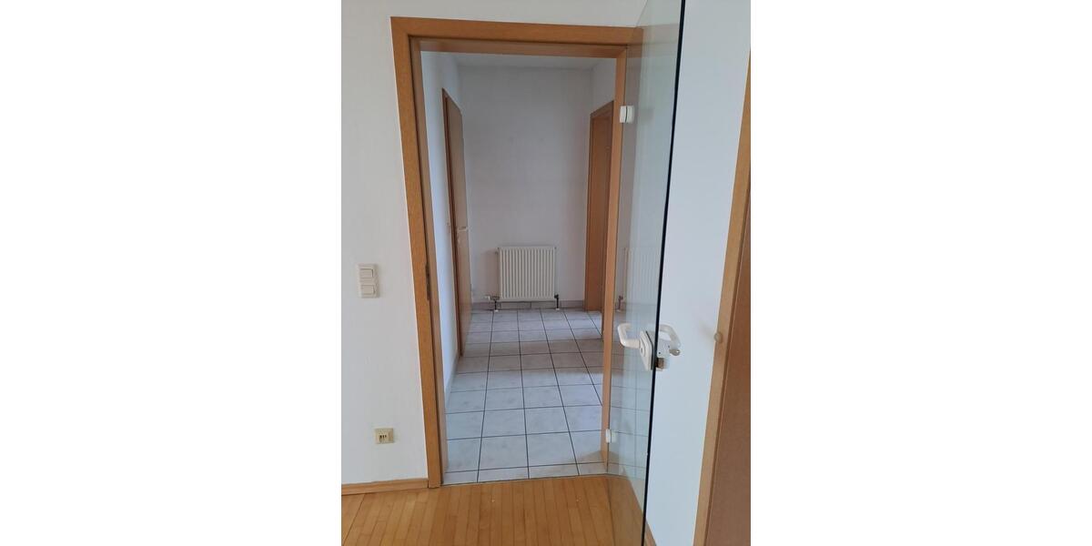 Dachgeschoßwohnung Adelsdorf - 3 Zimmer, 77 m&sup2;, 870&euro; | Angebot:23879643
