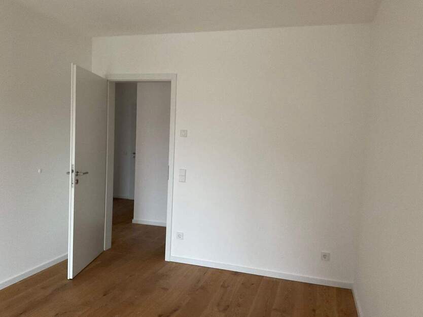 Achtung nur mit WBS!! Neubauwohnung mit Loggia, guter Schnitt, Parkett, Tageslichtbad, Aufzug 3 zimmer