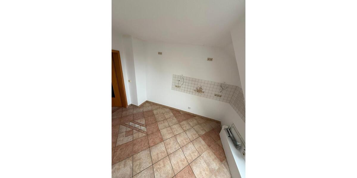 Dachgeschoßwohnung Limbach-Oberfrohna Oberfrohna - 4 Zimmer, 80 m&sup2;, 400&euro; | Angebot:26181505