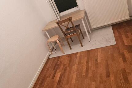 Zimmerhalbes Zimmer für Studenten zu vermieten in teilsaniertem zimmer