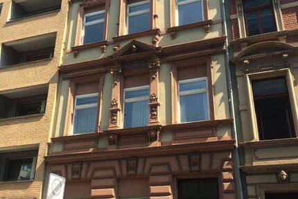 2 Zimmerwohnung mit separater Küche in schönem Altbau