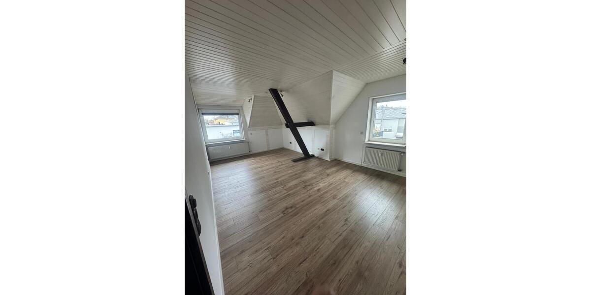 Dachgeschoßwohnung Gießen - 5 Zimmer, 159 m&sup2;, 1.950&euro; | Angebot:24849714