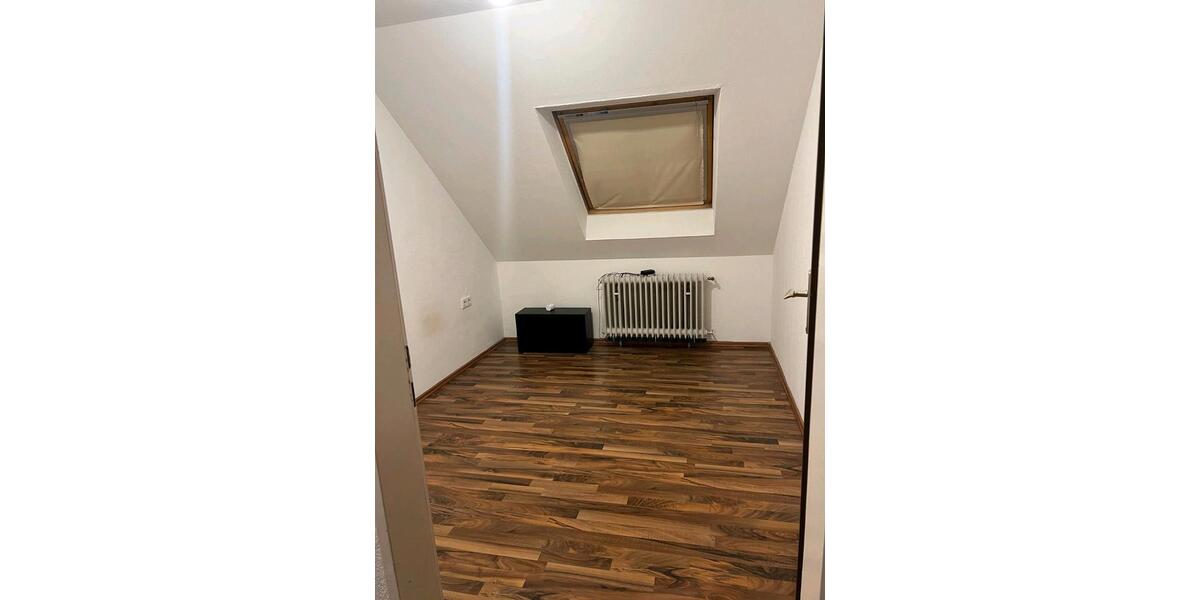 Dachgeschoßwohnung Schiffweiler - 3 Zimmer, 60 m&sup2;, 850&euro; | Angebot:25712636