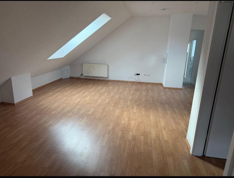 Dachgeschoßwohnung Mengen - 4 Zimmer, 100 m&sup2;, 1.170&euro; | Angebot:26495338