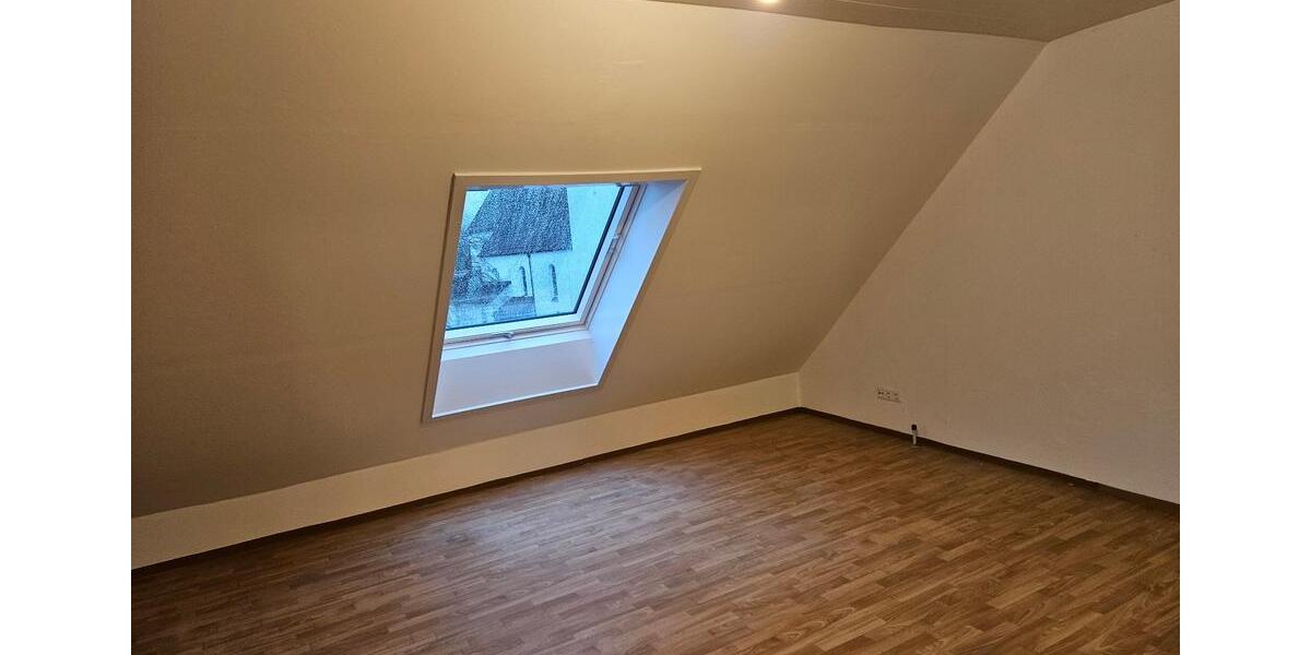 Dachgeschoßwohnung Weiden in der Oberpfalz - 2 Zimmer, 38 m&sup2;, 390&euro; | Angebot:25099846
