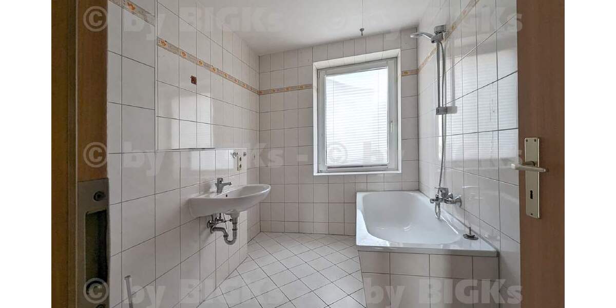 BIGKs: Suhl-Leninring: 2 Raum Wohnung Suhl,sep.Küche,Wannenbad, Balkon (-;) - Etagenwohnung Suhl Suhl Leninring | Angebot:27363189