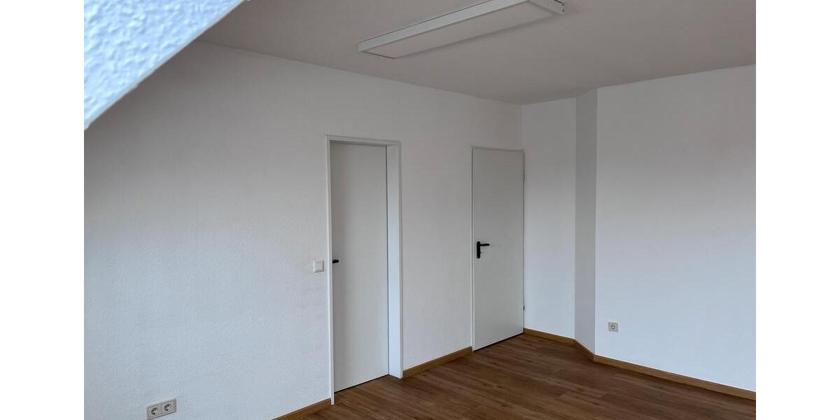 Dachgeschoßwohnung Lingen (Ems) - 2 Zimmer, 65 m&sup2;, 650&euro; | Angebot:26003927