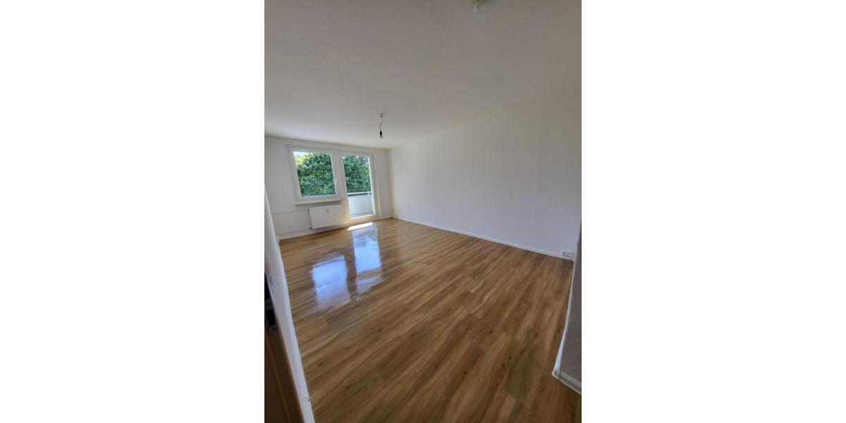 Deine Neue? 3 zimmer