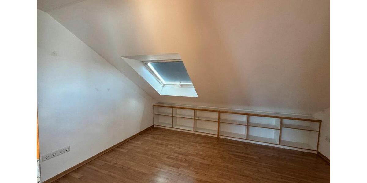 Dachgeschoßwohnung Altenbeken - 4 Zimmer, 118 m&sup2;, 980&euro; | Angebot:25656564