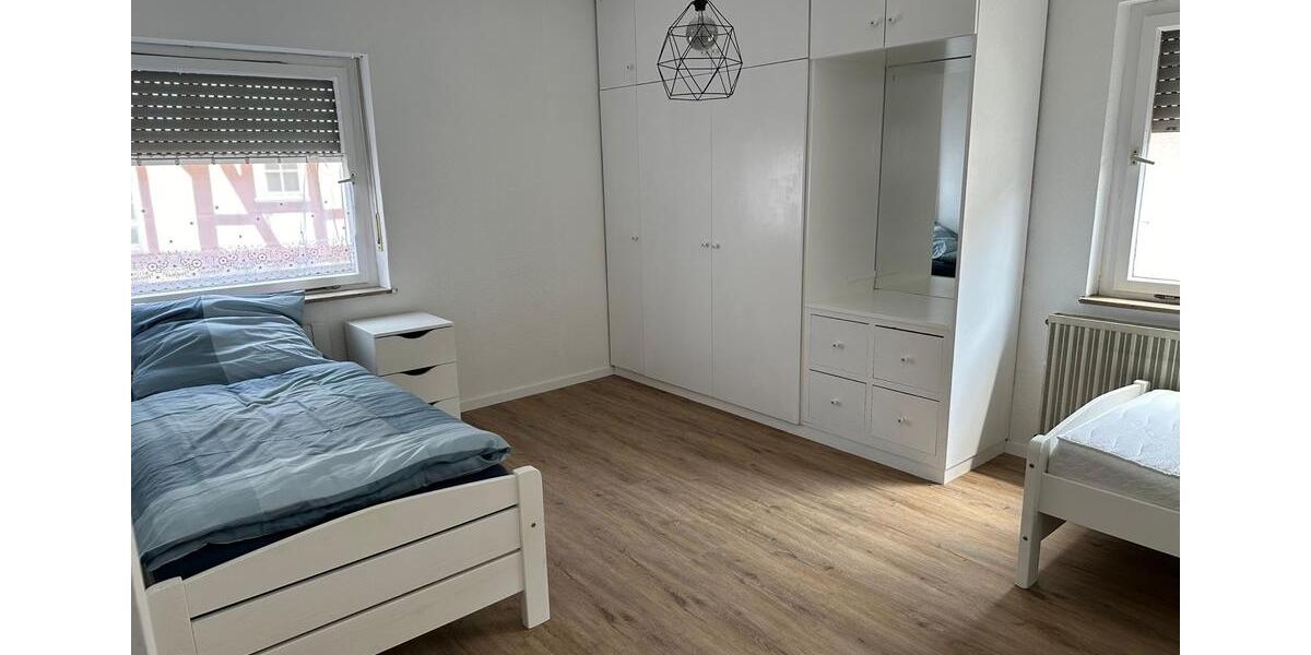 Wohnen auf Zeit Gladenbach - 9 Zimmer, 200 m&sup2;, 18&euro; | Angebot:24245225