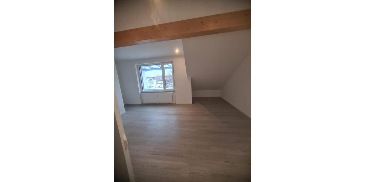 Dachgeschoßwohnung Weiden in der Oberpfalz - 3 Zimmer, 95 m&sup2;, 1.350&euro; | Angebot:24781194