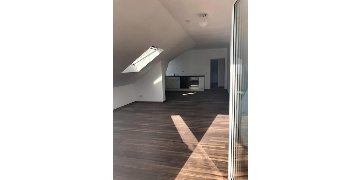 Dachgeschoßwohnung Crailsheim - 4 Zimmer, 115 m&sup2;, 1.090&euro; | Angebot:26618471