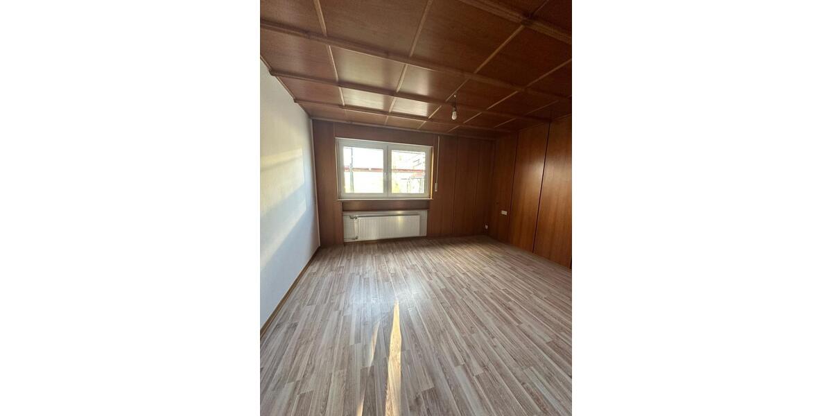 Erdgeschoßwohnung Uhingen - 4 Zimmer, 120 m&sup2;, 1.700&euro; | Angebot:25719333