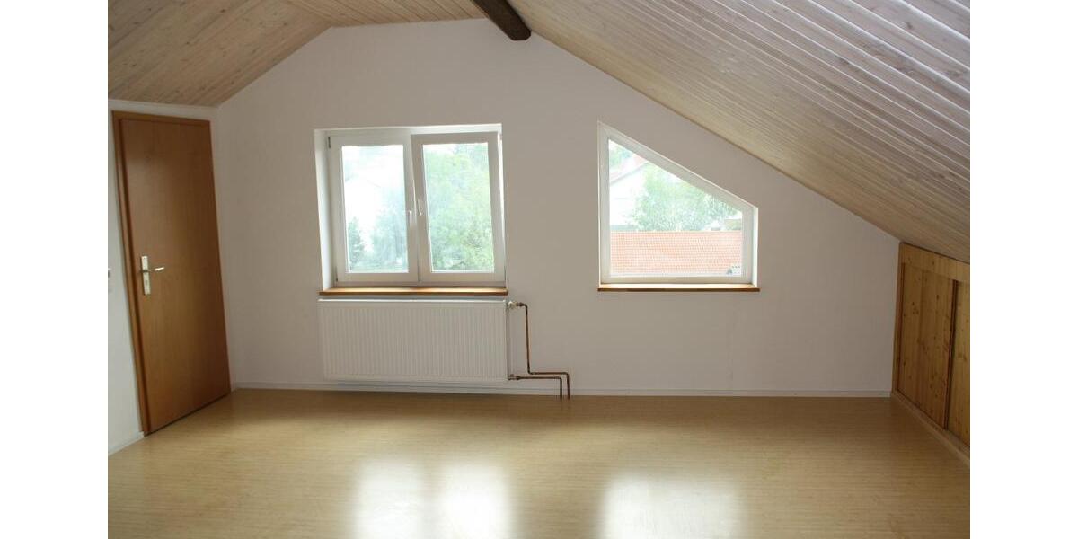Dachgeschoßwohnung Germaringen - 3 Zimmer, 63 m&sup2;, 475&euro; | Angebot:26519052