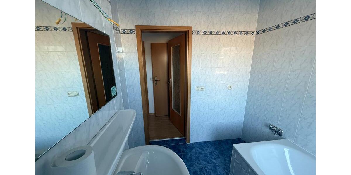 Superschöne, moderne DG-Wohnung mit Balkon und herrlichem Blick über Greiz 2 zimmer