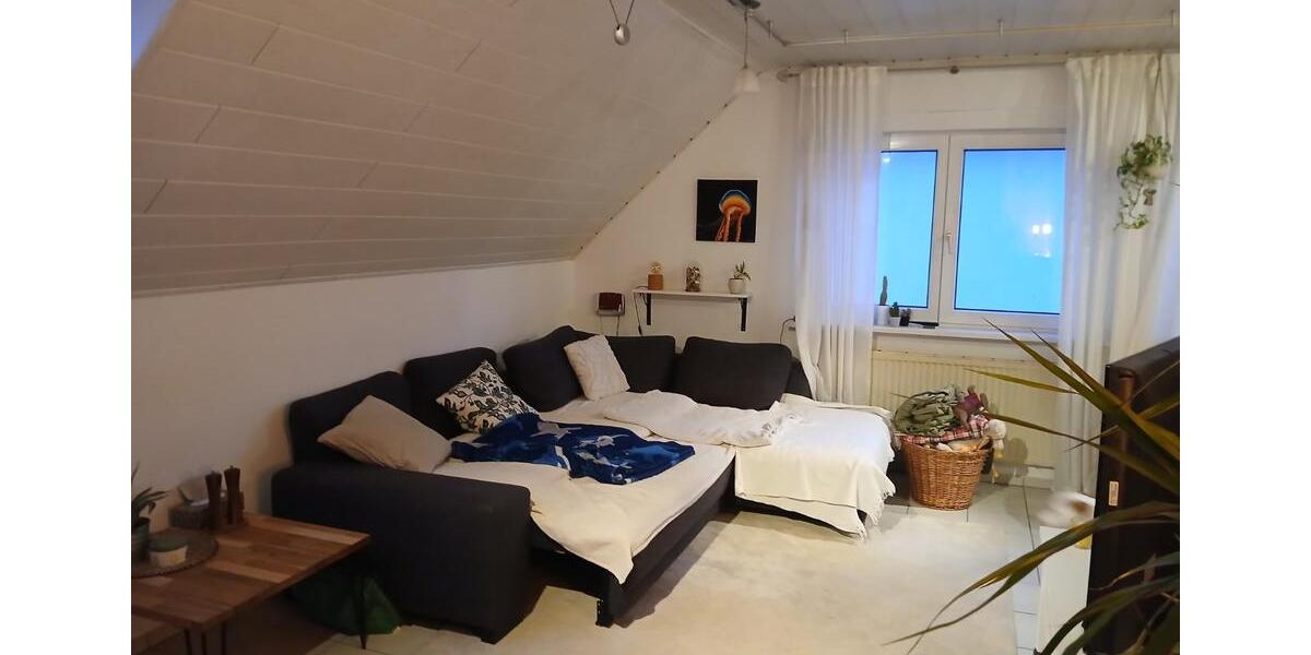 Dachgeschoßwohnung Butzbach - 5 Zimmer, 67 m&sup2;, 640&euro; | Angebot:25129107