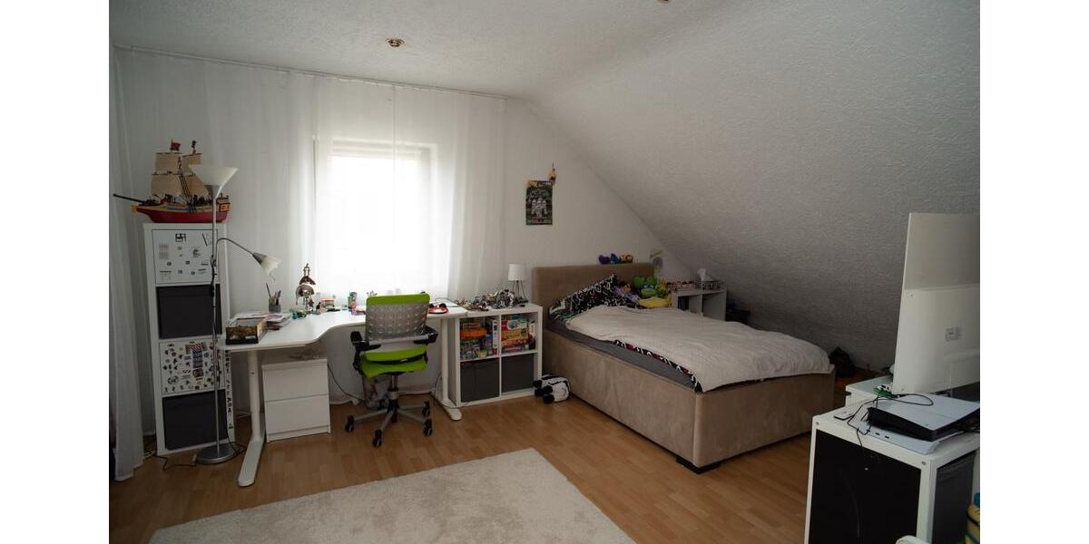 Dachgeschoßwohnung Münster (Hessen) - 4 Zimmer, 120 m&sup2;, 1.200&euro; | Angebot:25376343
