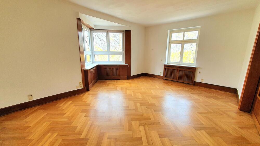 Exklusive 5-Zimmer-Wohnung in schöner Villa. Mit eigenem Gartenbereich und Garage. 5 zimmer