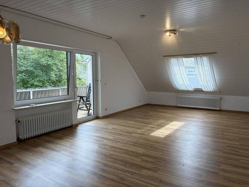 Stilvolle 3-ZKB-Dachgeschoßwohnung in begehrter, ruhiger Wohnlage - Erstbezug nach Renovierung 2025