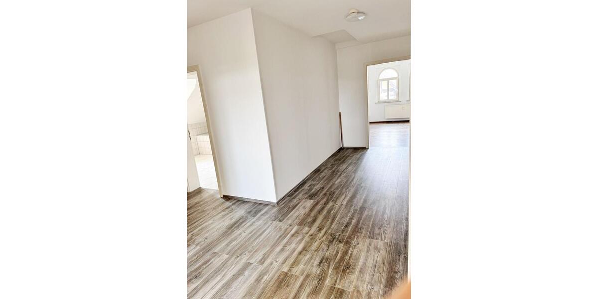 Dachgeschoßwohnung Meerane - 4 Zimmer, 127 m&sup2;, 735&euro; | Angebot:25749736