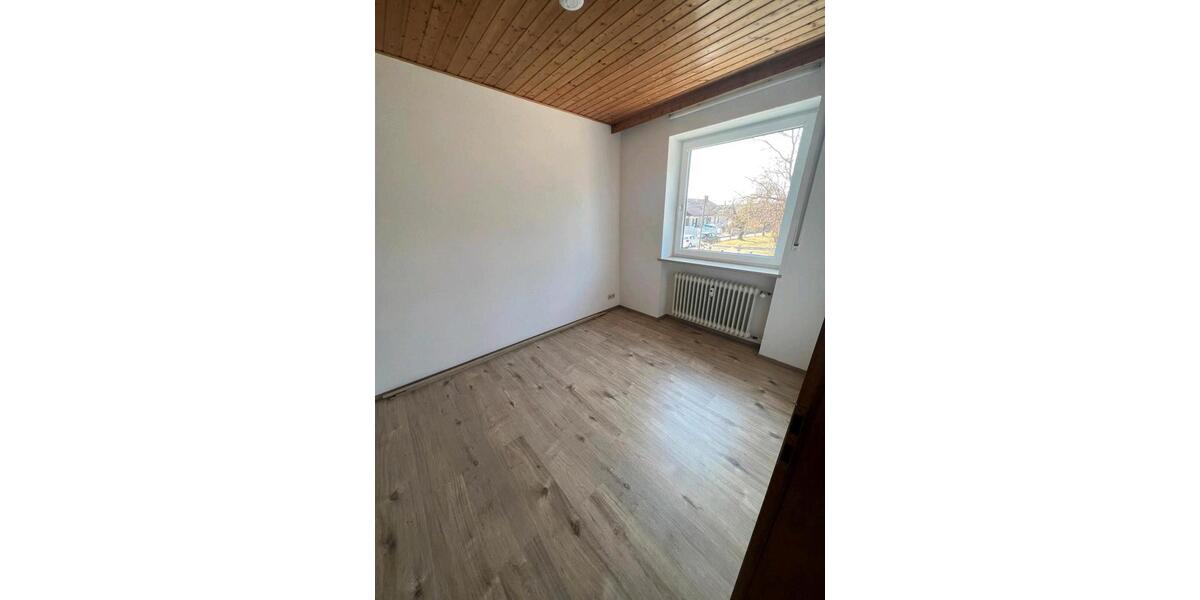 Hochparterre Bruckberg - 5 Zimmer, 120 m&sup2;, 1.200&euro; | Angebot:26444208