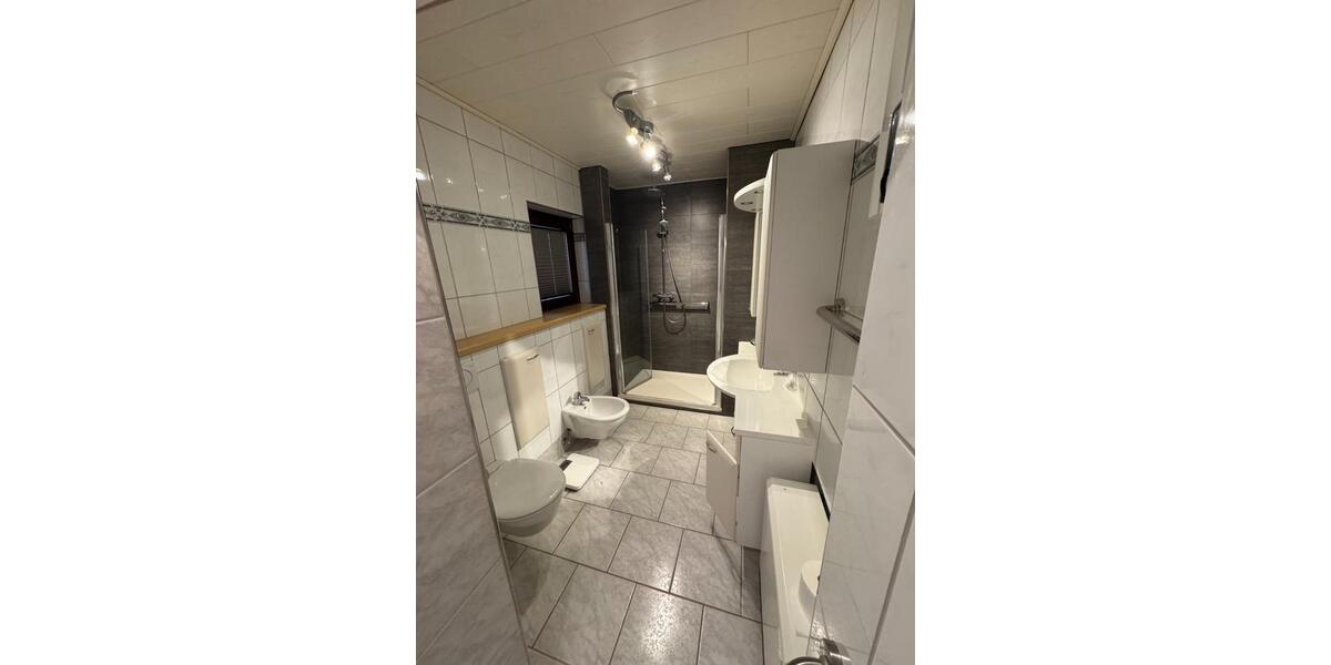 Einfamilienhaus Reichshof - 11 Zimmer, 315 m&sup2;, 1.700&euro; | Angebot:25151779