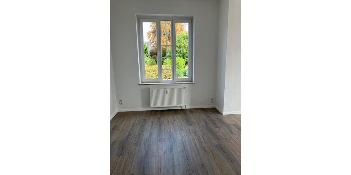 Schöne renovierte Altbauwohnung zentral gelegen in Halle 3 zimmer