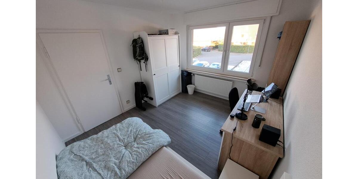 Helles, möbliertes Zimmer (11m2) in 4er-WG 4 zimmer