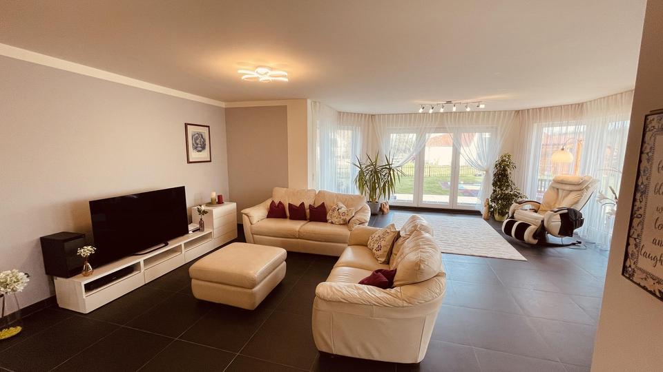 Exklusive 3-Zimmer Erdgeschosswohnung (141m²) mit Garten u. großer Terrasse in Usingen 3 zimmer