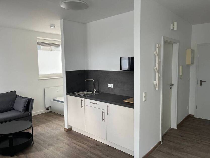 Business-Wohnen - Neu und sehr geschmackvoll möbliertes 1 Zimmer-Appartement im EG, Außenstellplatz oder TG-Stellplatz optional