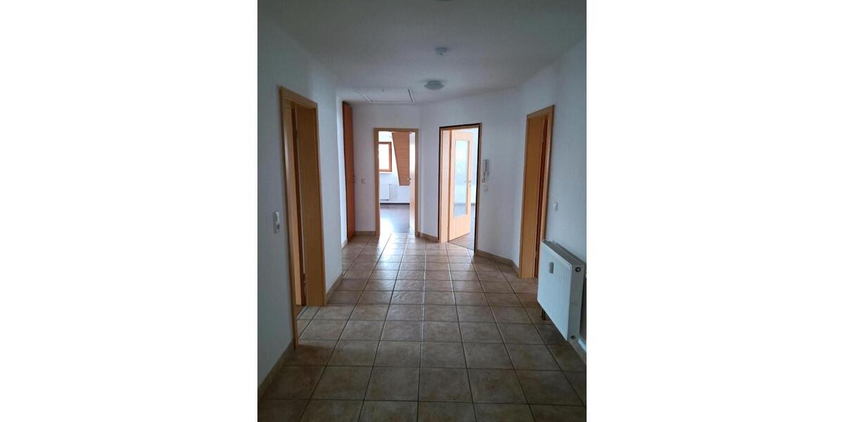 Dachgeschoßwohnung Haßfurt - 3 Zimmer, 95 m&sup2;, 850&euro; | Angebot:25644002