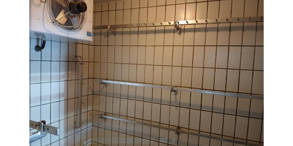 Vielseitiges Ladenlokal mit Theken, Kühl- und Lagerraum in Nonnweiler zimmer