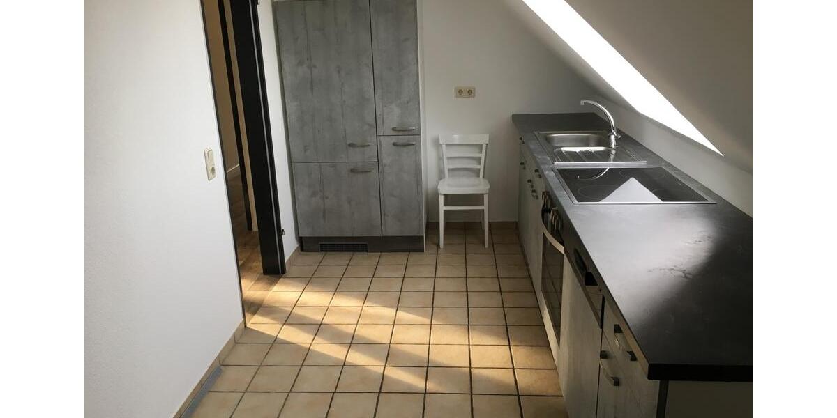 Schöne helle Dachgeschoss Wohnung mit neuem Bad in Bodenwerder 3 zimmer
