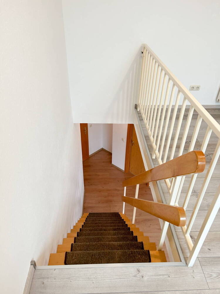 Helle & einladende 2-Zimmer-Maisonette-Wohnung mit Küche und Balkon wartet auf einen neuen Mieter!