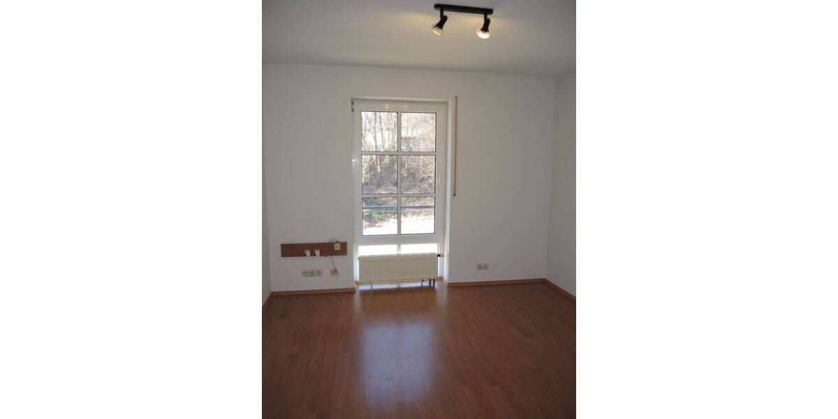 Etagenwohnung Bad Brückenau - 4 Zimmer, 135 m&sup2;, 900&euro; | Angebot:26117986