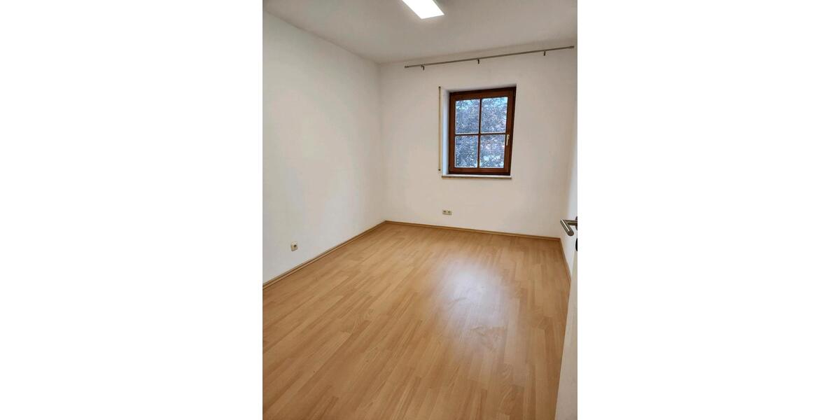 Etagenwohnung Trostberg - 3 Zimmer, 72 m&sup2;, 830&euro; | Angebot:26604812