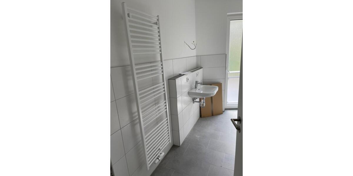 Etagenwohnung Hatten - 2 Zimmer, 92 m&sup2;, 1.250&euro; | Angebot:25943333