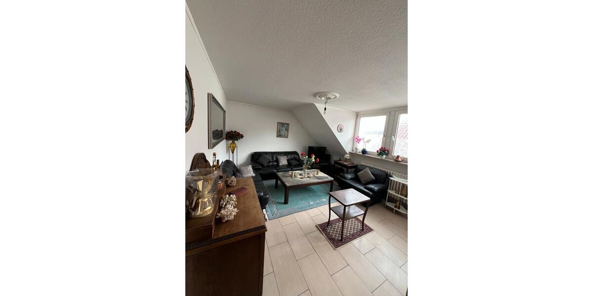 Dachgeschoßwohnung Schwetzingen - 3.5 Zimmer, 100 m&sup2;, 1.200&euro; | Angebot:25725072