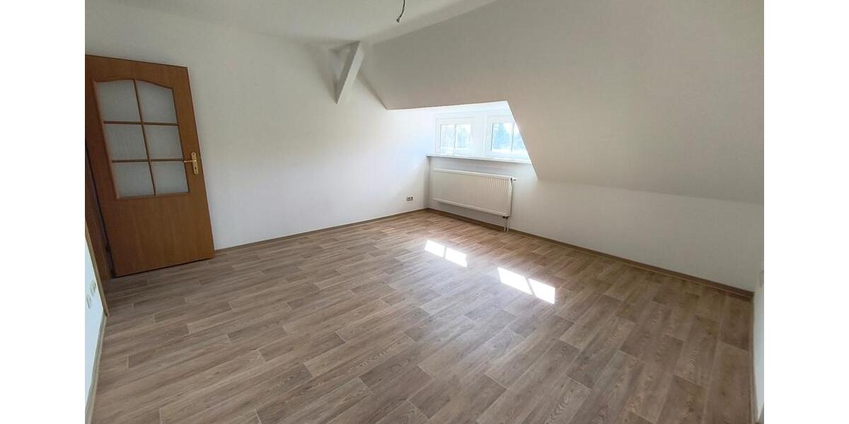 Dachgeschoßwohnung Lauta - 2 Zimmer, 57 m&sup2;, 419&euro; | Angebot:25868354