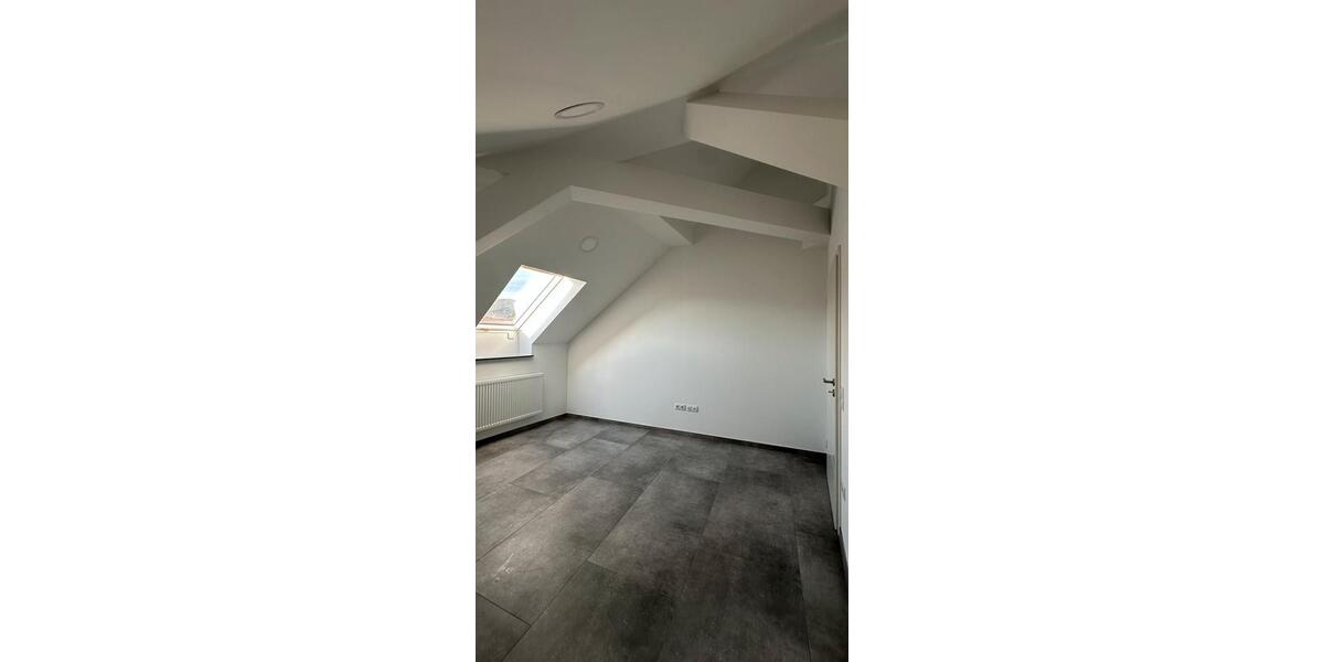 Dachgeschoßwohnung Maikammer - 3 Zimmer, 74 m&sup2;, 810&euro; | Angebot:25619932