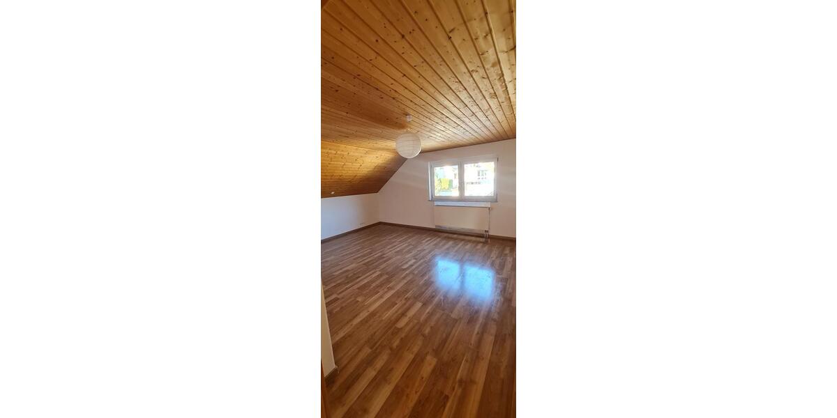 Dachgeschoßwohnung Geislingen an der Steige - 3.5 Zimmer, 102 m&sup2;, 980&euro; | Angebot:24630717