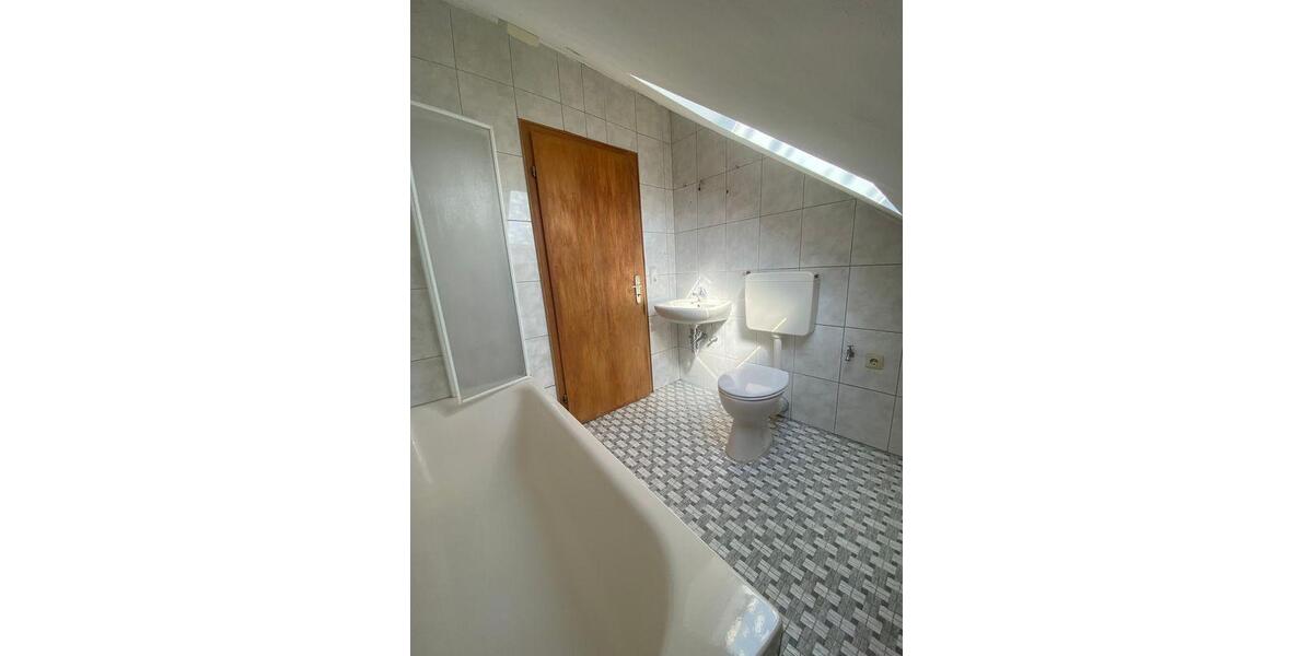 Dachgeschoßwohnung Monzelfeld - 3 Zimmer, 90 m&sup2;, 500&euro; | Angebot:26532444