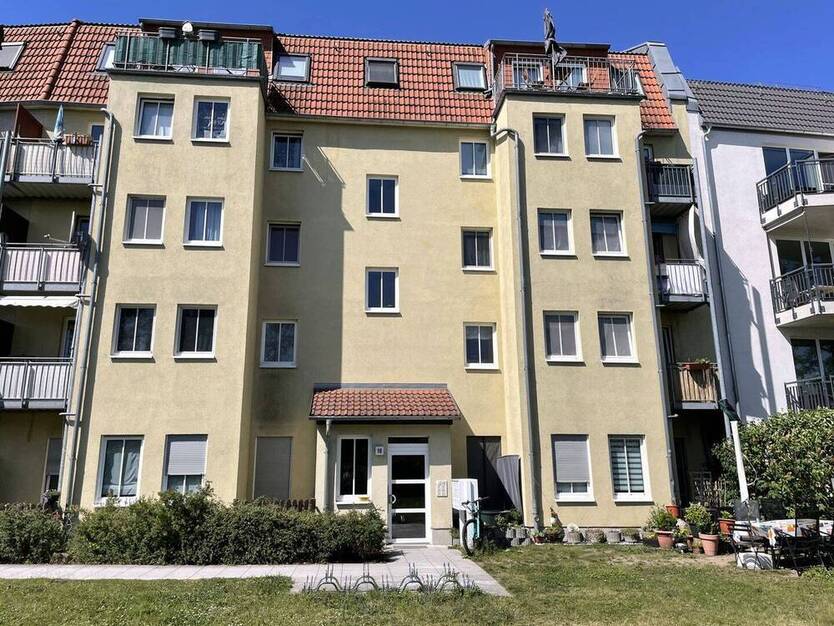 Geräumige 2-RaumWohnung mit Balkon ins Grüne und großzügigem Wohnbereich sucht neuen Mieter!