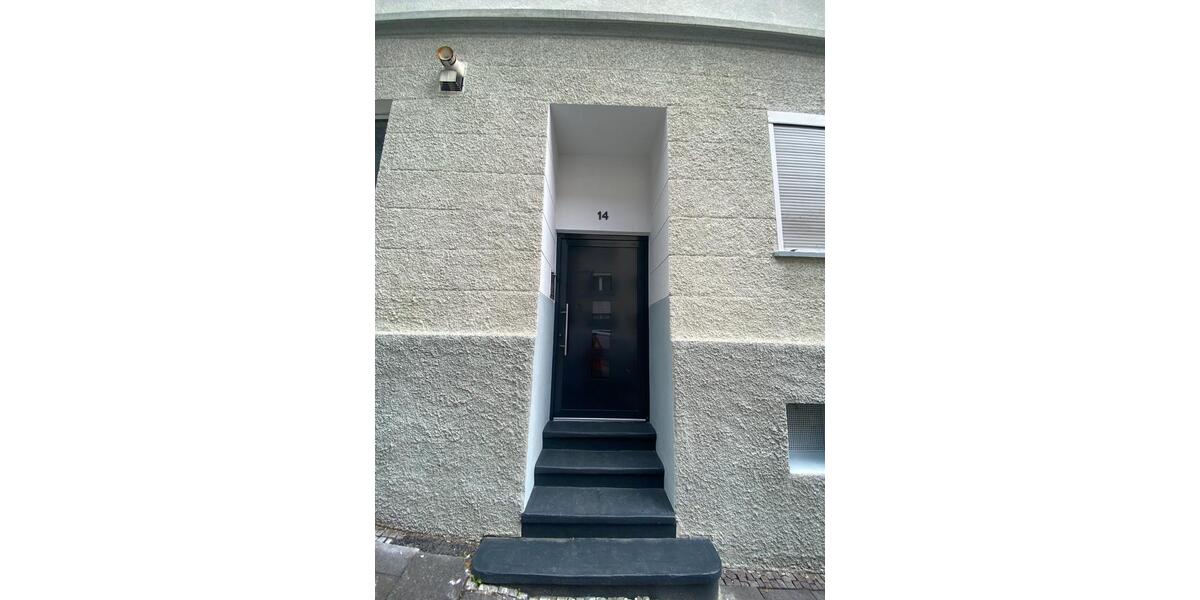 *NEU* RENOVIERTE 4 Zimmer Wohnung im 3.OG mit Balkon zu vermieten in Adolfstraße 4 zimmer